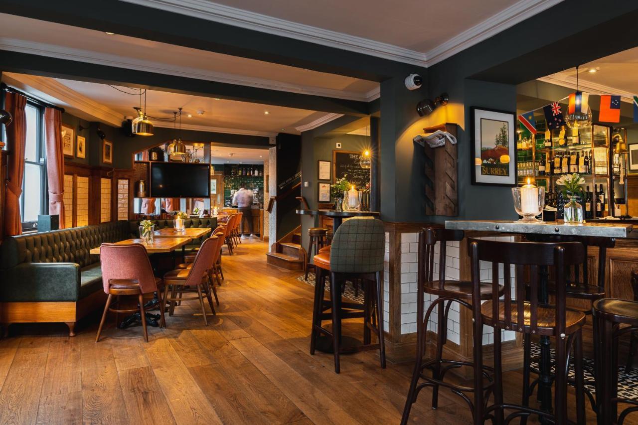 Albert Arms Esher Zewnętrze zdjęcie